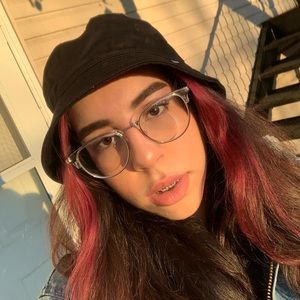 Meet your Posher, Evalunna